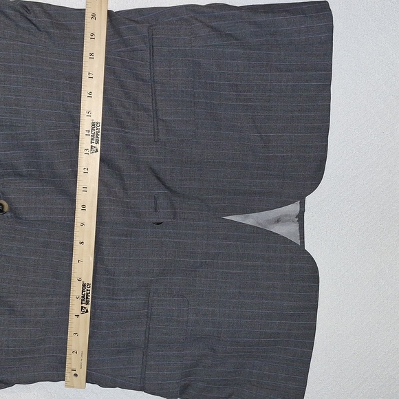 👨 Hugo Boss suit jacket/blazer/sports coat. Gray w/ blue pinstripes. Wool/silk. - Picture 6 of 15